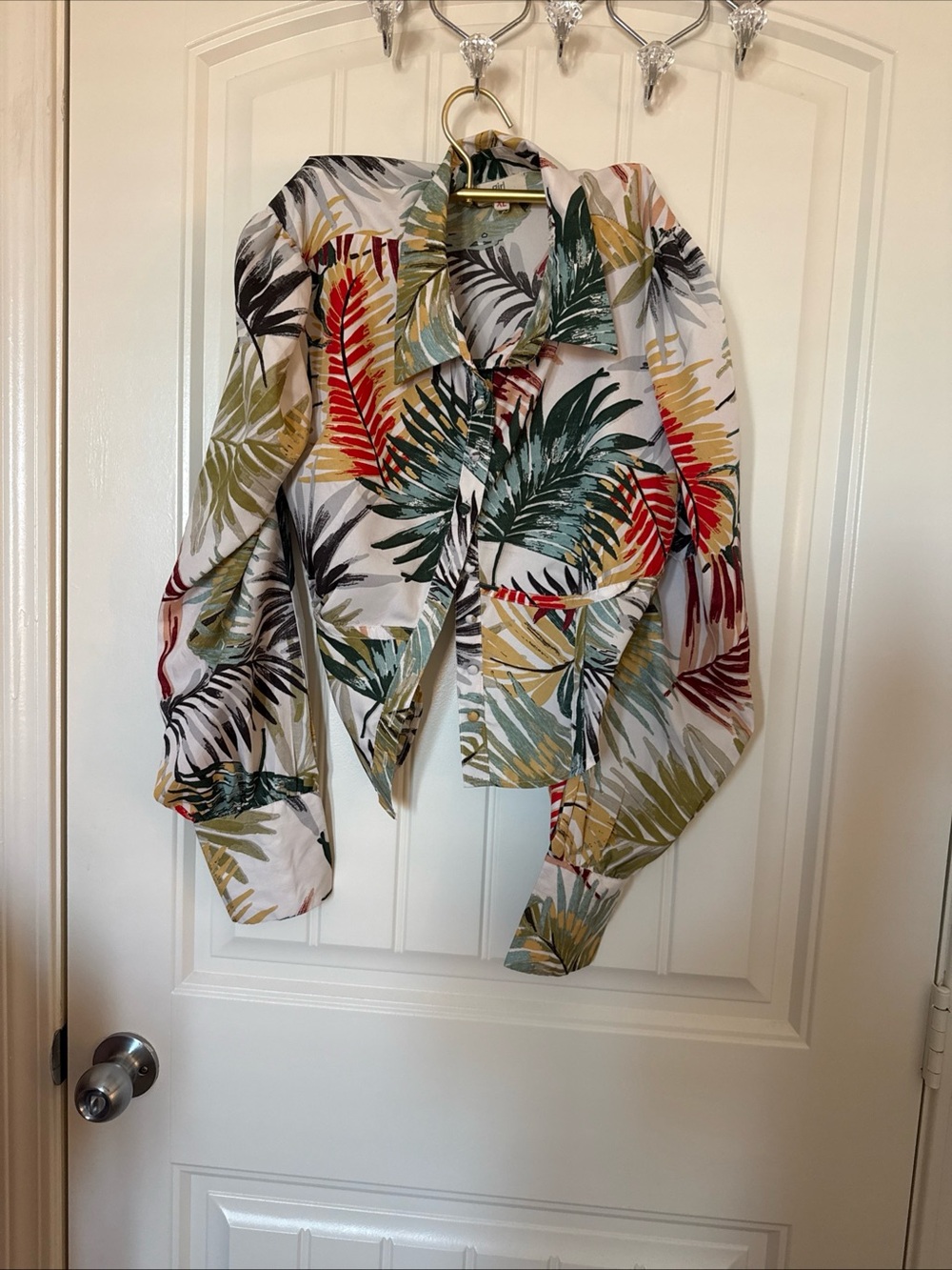 Tropical Leaf Print Button-Down Shirt in Multicolor